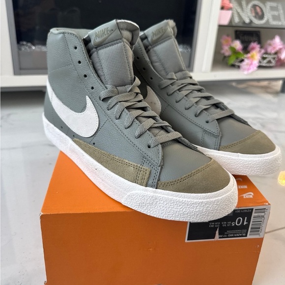 Nike Blazer ‘77 Gray - Picture 1 of 9